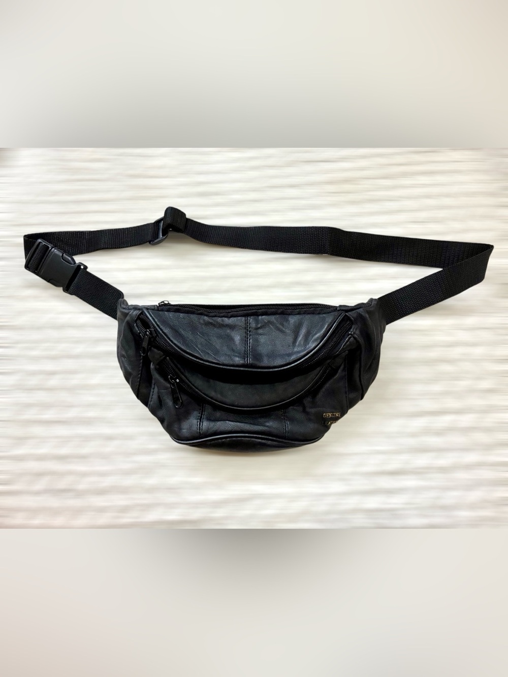 Vintage 90s Unisex Black Leather Waist 11” Fanny Pack